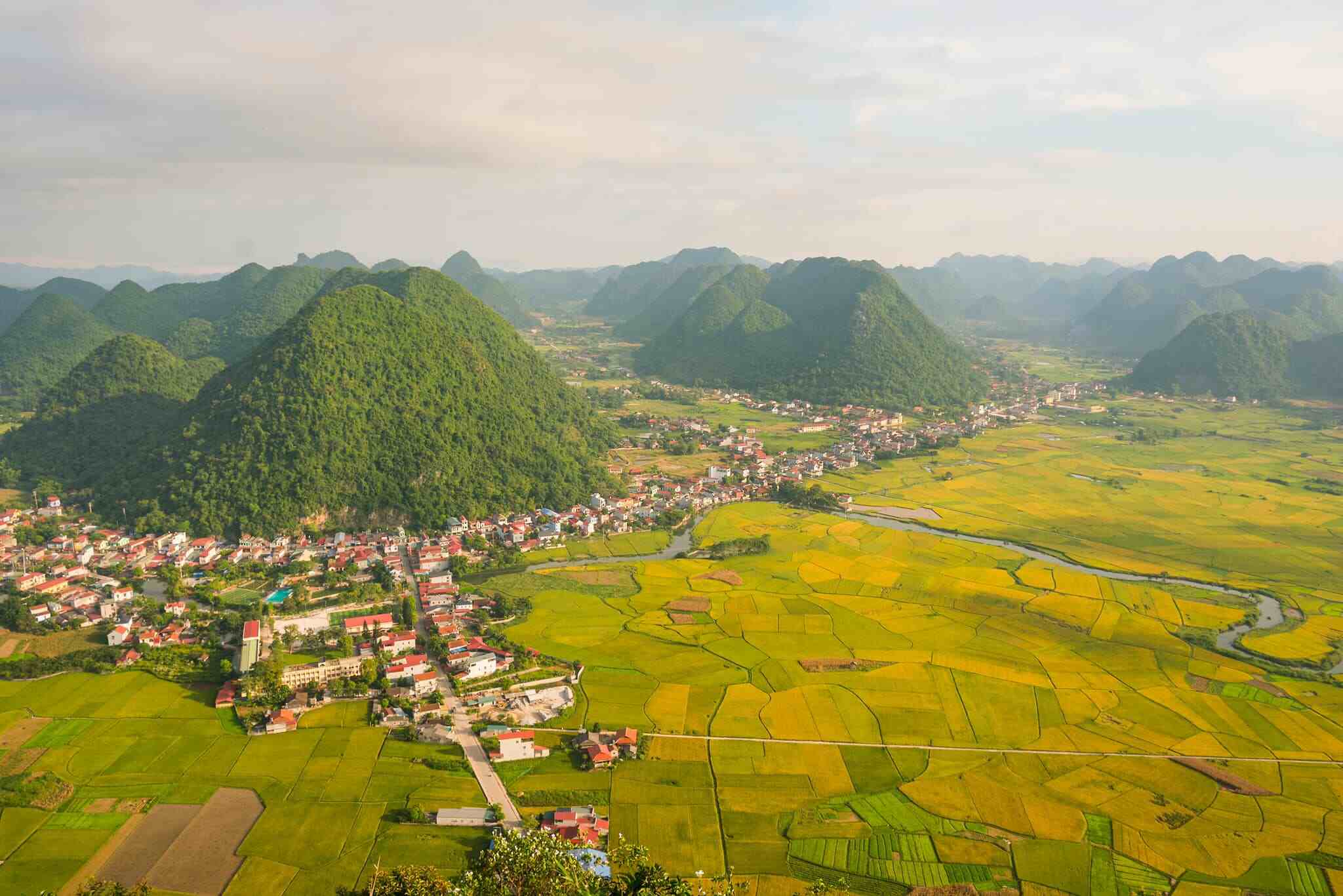 Anh Tuyên khẳng định đường đi đa phần rất xấu, cao và dốc nên không tránh khỏi đôi chút khó khăn. Ảnh: NVCC