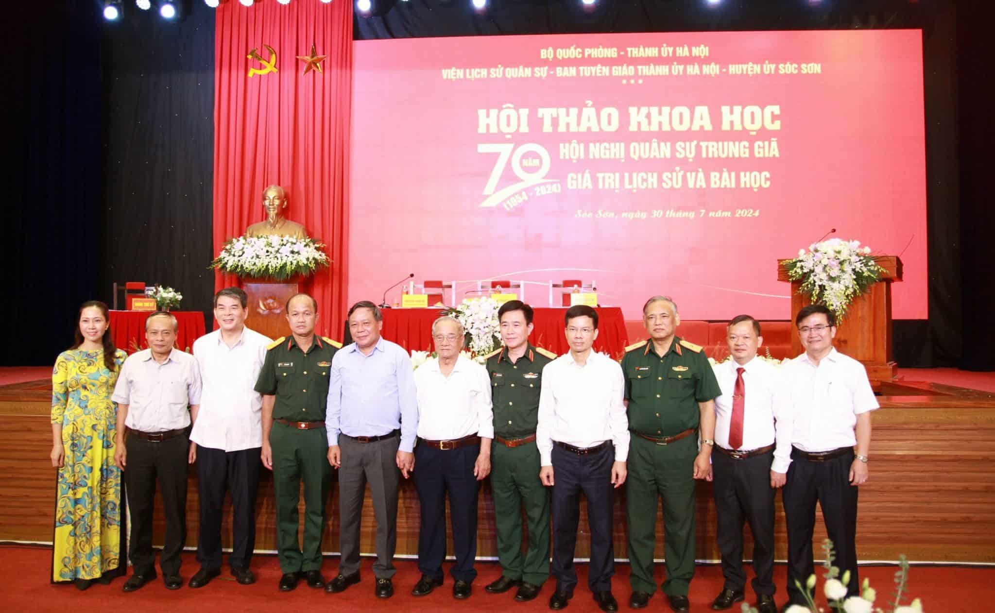 Tham dự hội thảo có đại diện lãnh đạo các đơn vị liên quan của Trung ương và thành phố, các nhà khoa học…