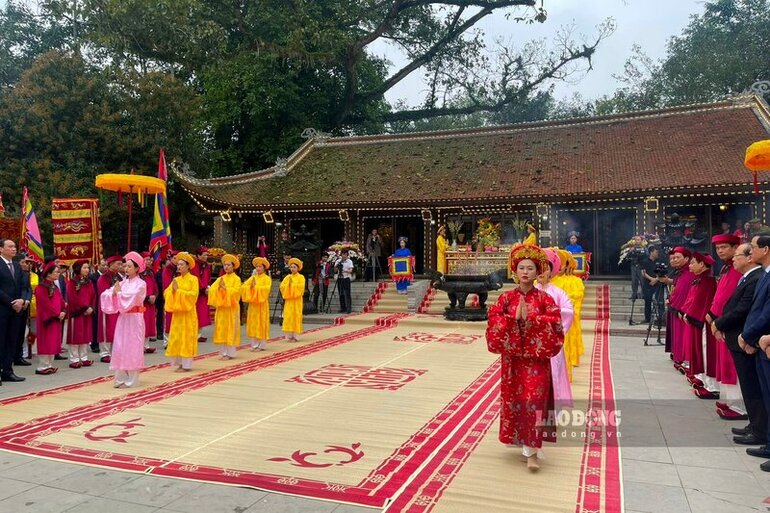 Đền Mẫu Âu Cơ là là biểu tượng của tinh thần yêu nước và truyền thống đại đoàn kết dân tộc, là nơi thực hành Tín ngưỡng thờ Mẫu Âu Cơ – Di sản văn hóa phi vật thể quốc gia - tín ngưỡng được ra đời và tồn tại trên vùng Đất Tổ, gắn liền và phản ánh sinh động huyền thoại Lạc Long Quân – Âu Cơ và bọc trăm trứng thể hiện niềm tin của người dân nước Việt vào cội nguồn linh thiêng, cao quý của dân tộc.