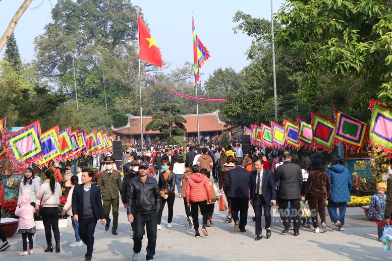 Theo báo cáo của của Sở Tài chính tỉnh Phú Thọ, sau khi tiến hành rà soát, thống kê đầy đủ số thu tiền công đức tại các di tích lịch sử văn hóa trên toàn tỉnh cho thấy, Đền Mẫu Âu Cơ (xã Hiền Lương, huyện Hạ Hòa) là di tích có số thu chỉ xếp sau Khu di tích lịch sử Đền Hùng, với tổng số tiền thu năm 2023 là hơn 9,2 tỉ đồng.