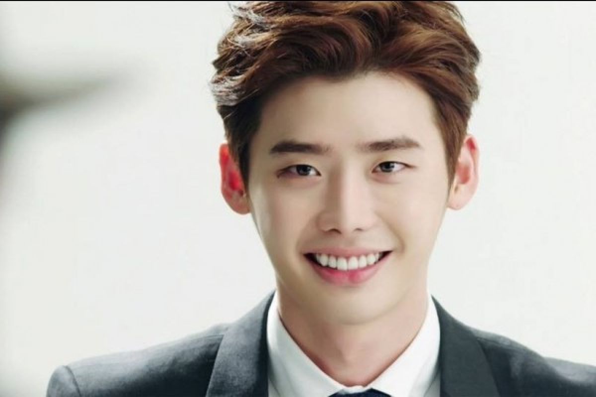 Lee Jong Suk được bắt gặp ở Đà Nẵng. Ảnh: Instagram