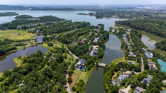 Flamingo Đại Lải Resort ngời lên sắc xanh. Ảnh: Flamingo